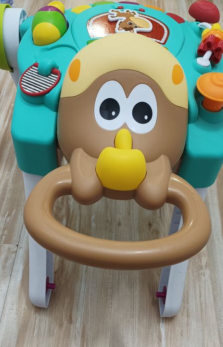 Premergător cu masa de activități pentru bebe