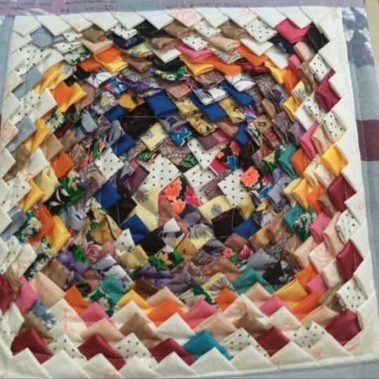 Продаются сидушки на стулья, табуретки,  пуфики