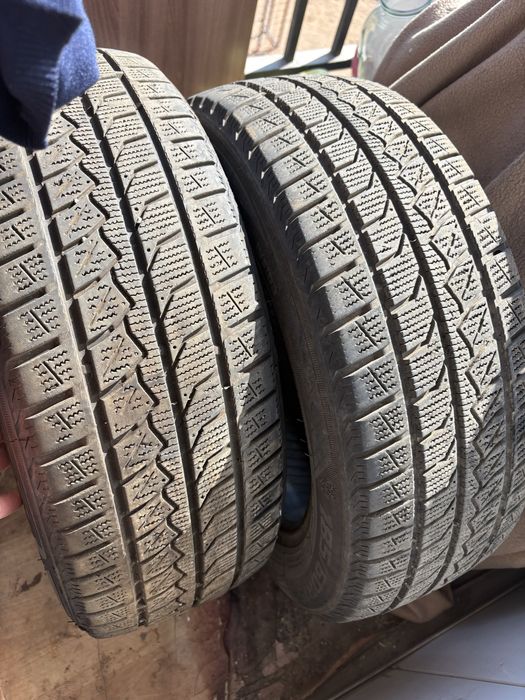 Продам пару зимних шин Farroad 185/60 R15 (в отличном состоянии)