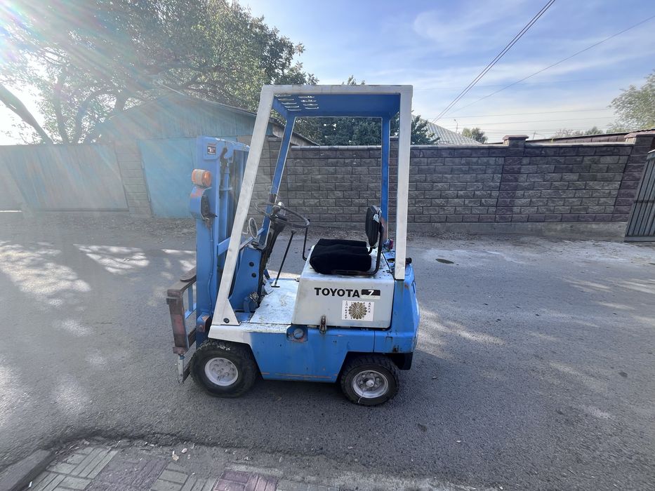 Вилочный погрузчик кара