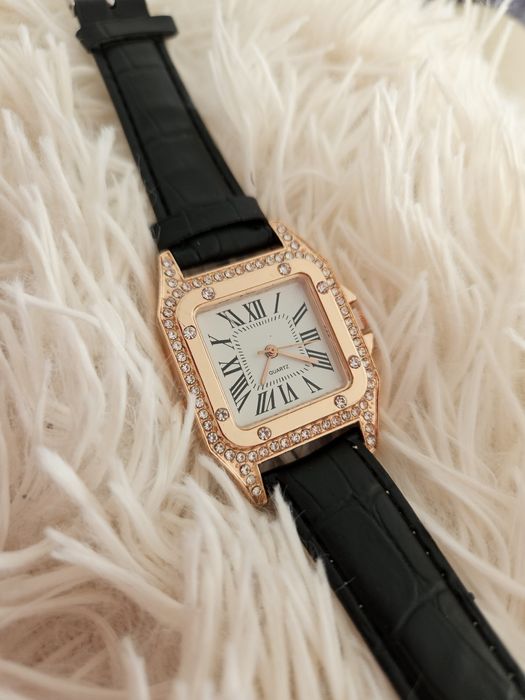 Ceas roșu Rose Gold alb si negru