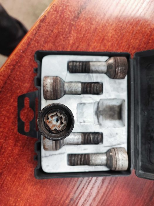 Секретни болтове от Мерцедес