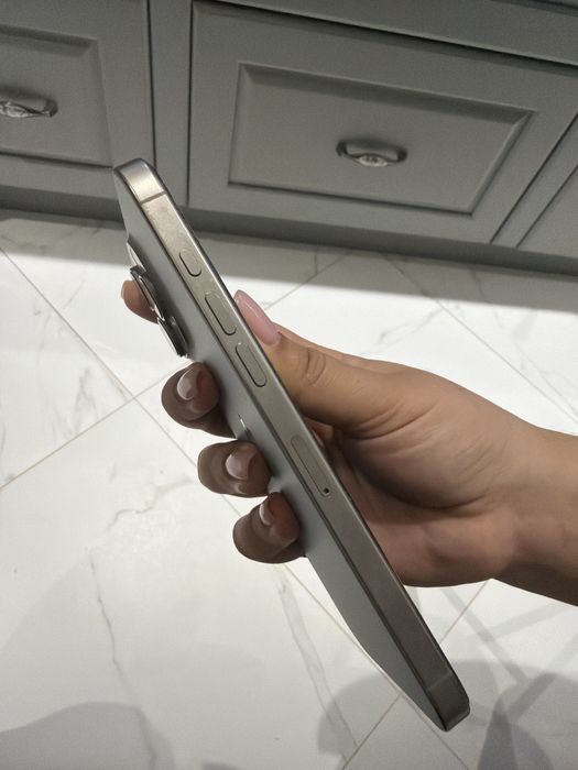 Iphone 16 pro max silver