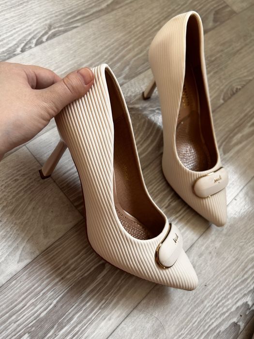 Продается туфли ботильоны новые