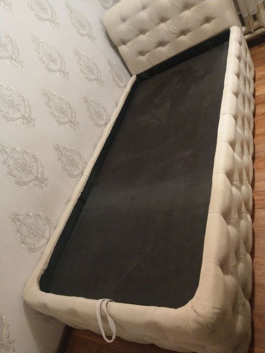 Кровать с матрасом