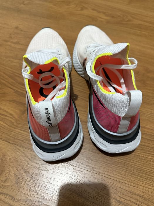 Nike React Infinity Run Platinum Tint Pink Blast 44,5 sau 28.5 cm