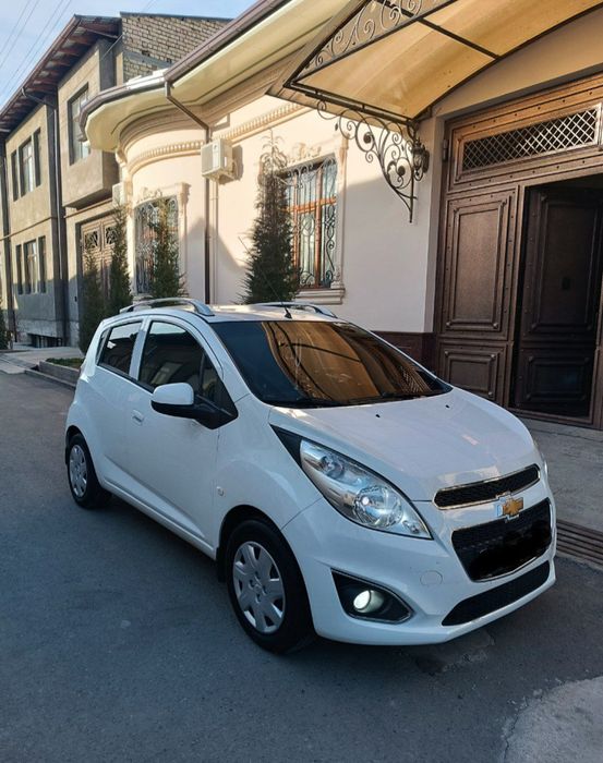 Chevrolet spark.