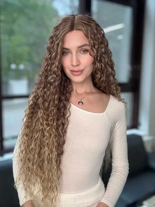 Омбре къдрици 80 см - кафява перука с реалистичен път 13x4x1