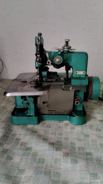 Продаю трёхниточный оверлок