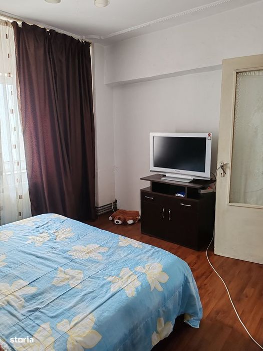 Vând apartament 3 camere micro 4