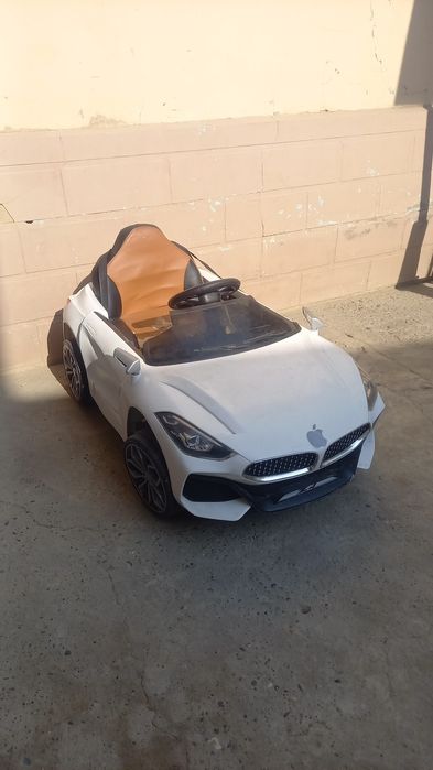 Bolalar moshinasi sotiladi