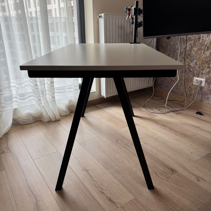 Birou TROTTEN IKEA  120x70 cm, în stare perfectă