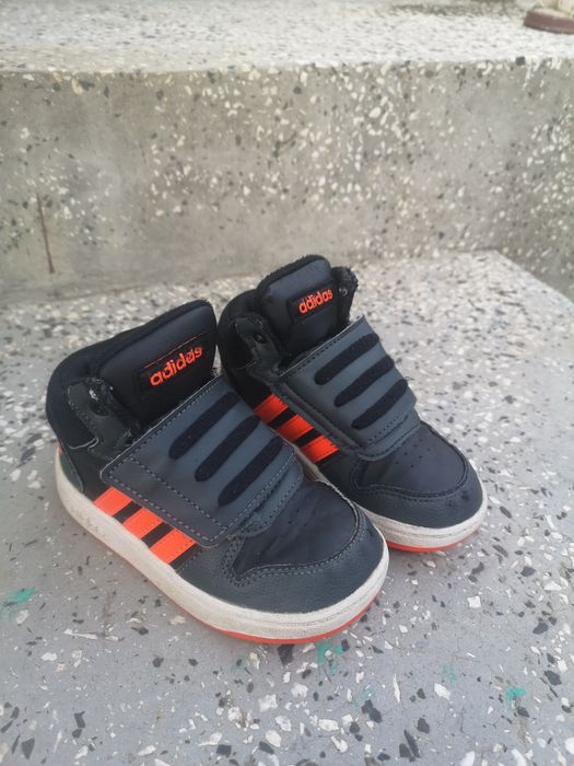 Детски маратонки Adidas...