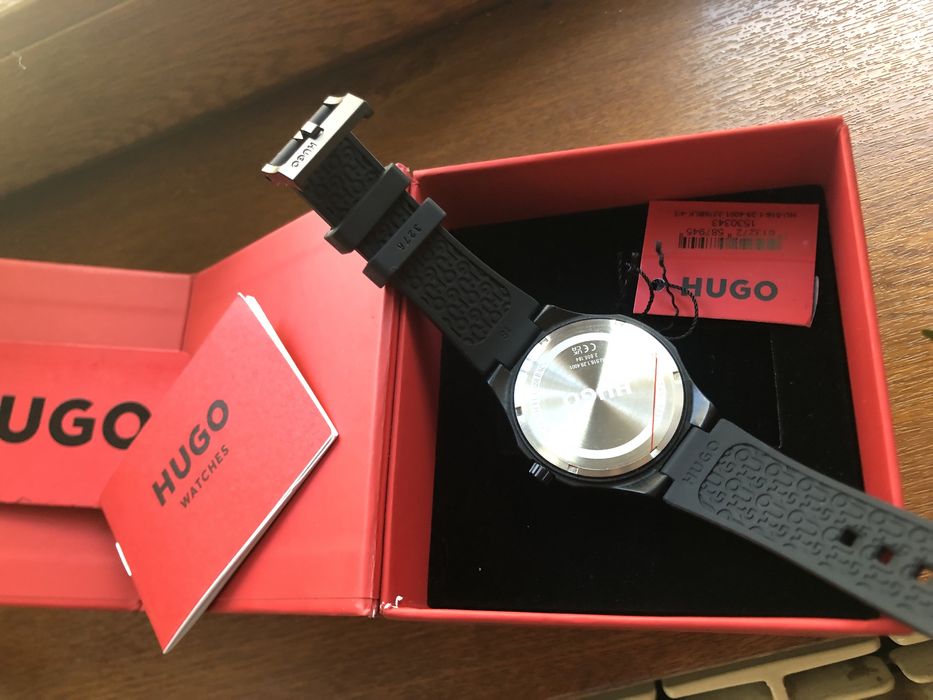 Часовник - HUGO , нов