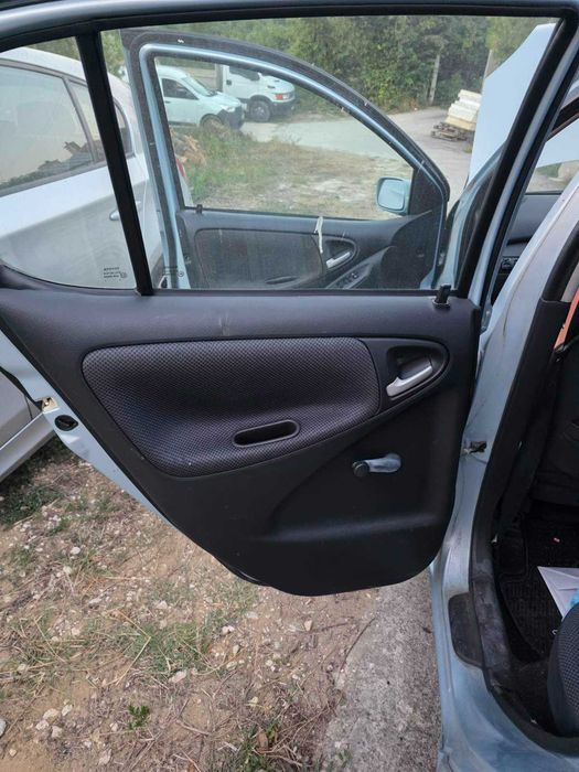 Toyota Yaris на части