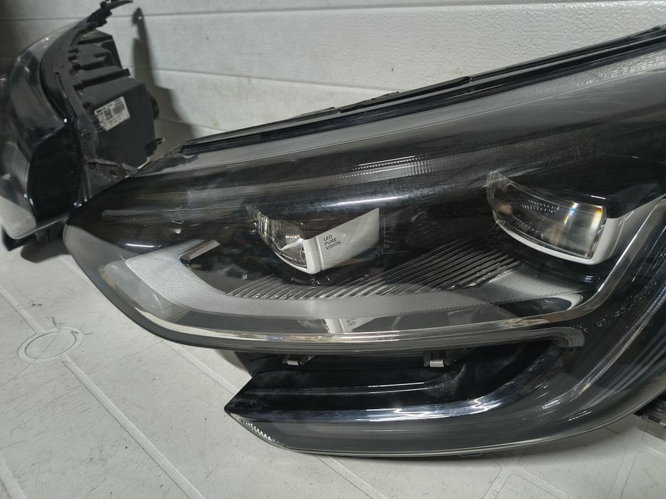 Far dreapta și stânga Megan 4 full led cod 260104596R,260601197R