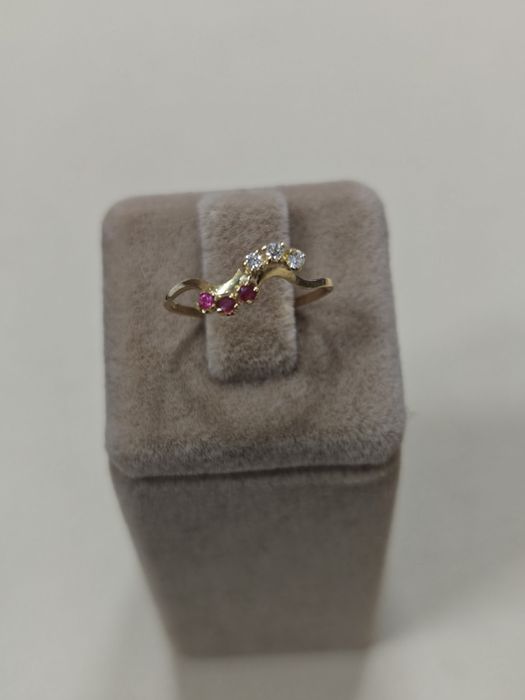 Inel aur 18k 0.90gr cu diamante și rubine (r)