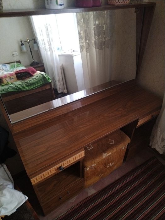 Прадается кровать, и ртюмо с пуфиком
