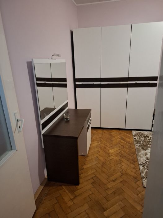 Vând apartament cu două camere