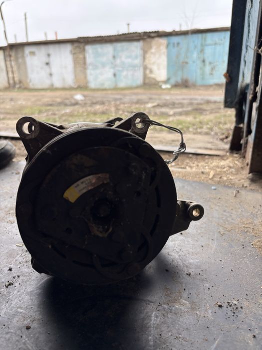 Компрессор кондиционера Passat B3 Harrison