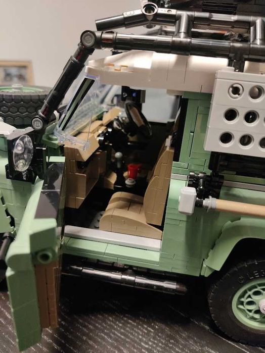 Lego 10317 Land Rover Defender 90, Asamblat