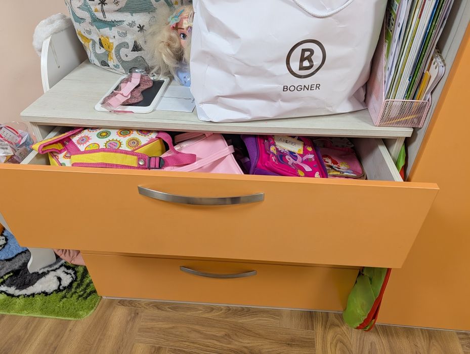 Гардероби 2 бр и скрин 1 бр.   300 евро