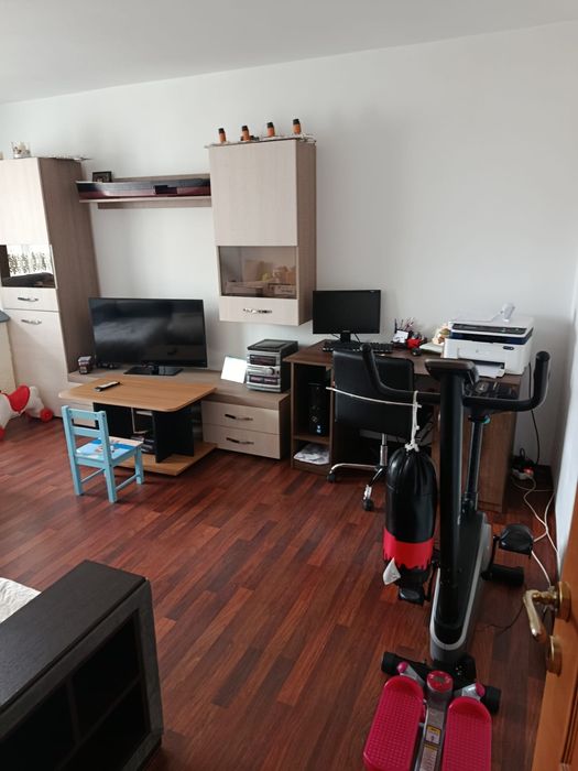 Vând sau schimb apartament cu 3 camere