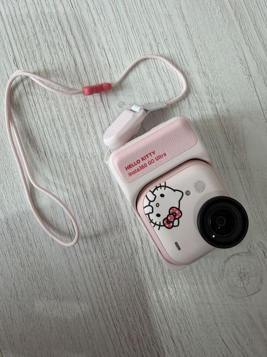 продам камеру insta 360 hello kitty