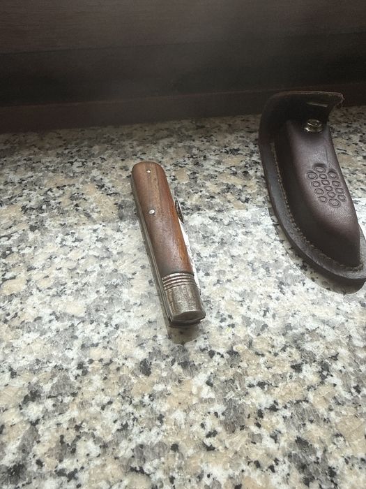 briceag de electrician / briceag tehnic clasic, probabil din anii '70-'90. Genul ăla de briceag pe care îl aveau mai toți meseriașii pe vremuri.