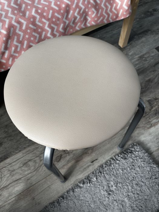 Табуретка стул белого цвета