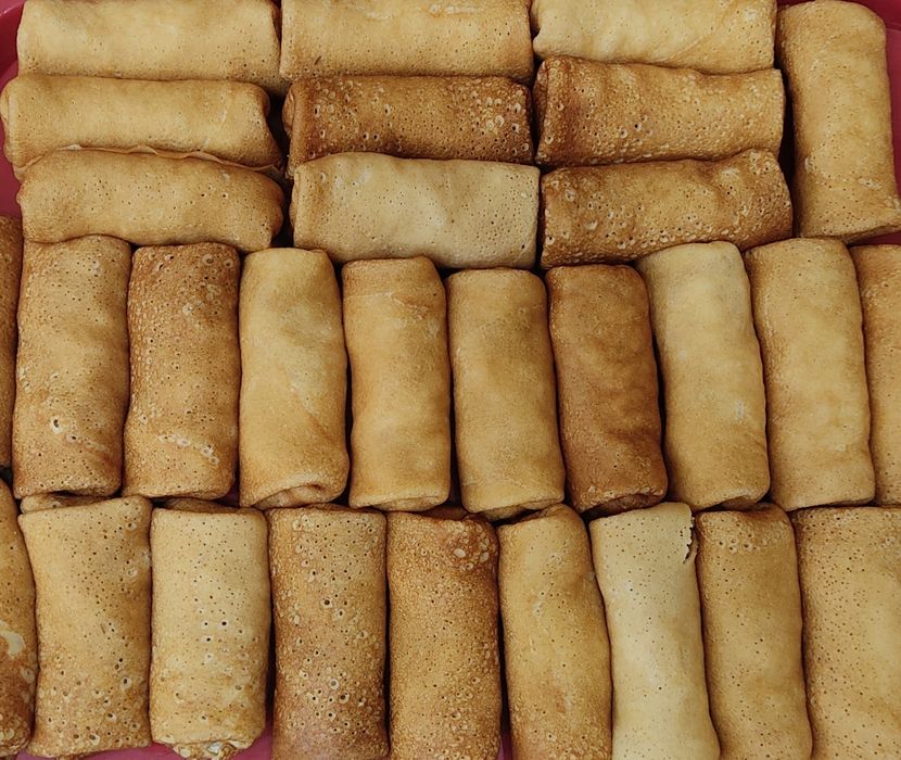 На заказ блинчики с мясом, с курицей, с творогом.