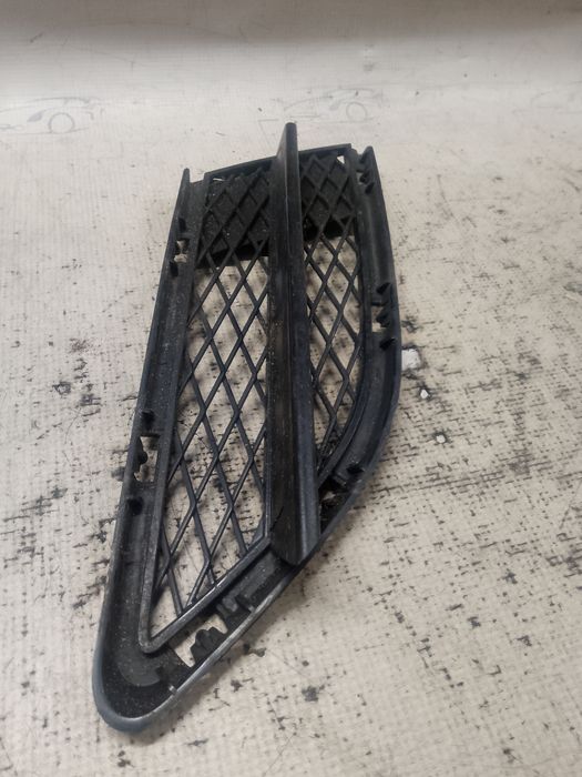 grila proiector dreapta bmw seria 3 e90 2009