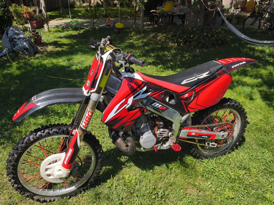 Продавам Honda cr250