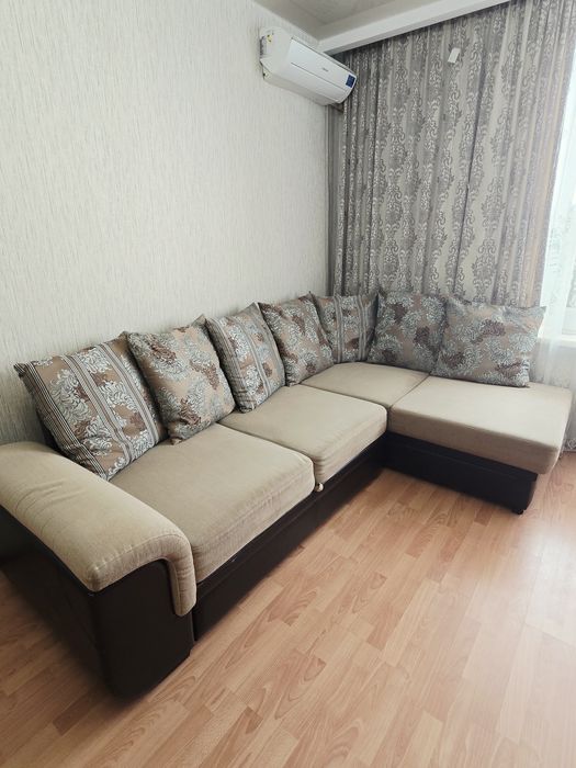 Большой угловой диван