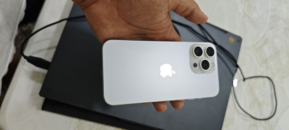 iPhone 15 pro max eSim