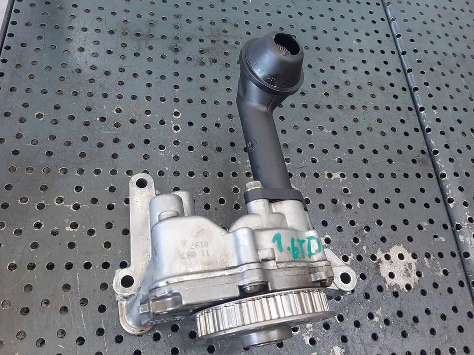 pompa ulei 1.6 tdi cay  vw passat b6 caddy 3 golf 6 audi a3 8p1 seat altea 5p ibiza 4  03l115105c