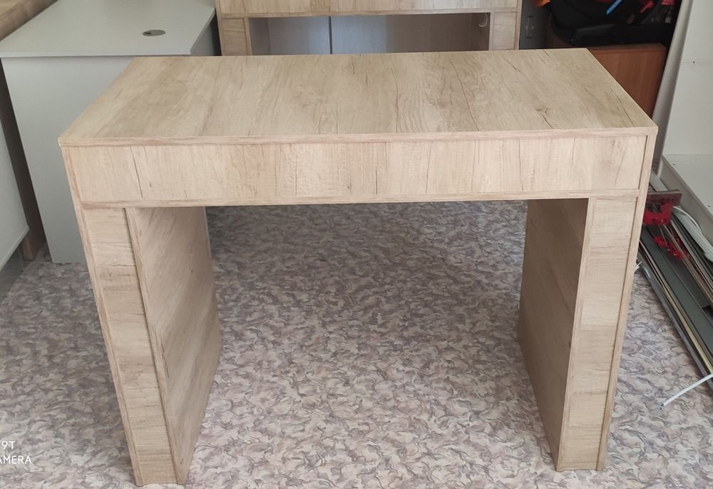 Стол выставочный для магазина