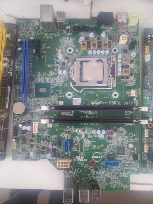 Компютър, дънни платки, Захранване за настолен компютър 
Имам налични