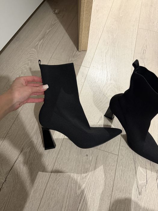 Черни боти тип чорап с ток Reserved