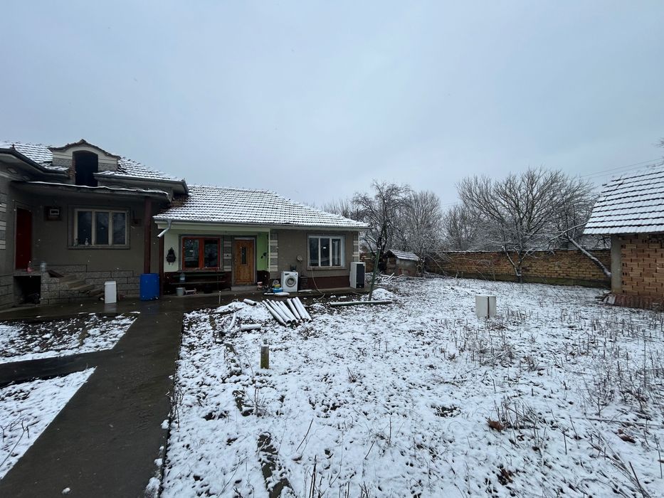 Къща на 2 етажа с мазе, гараж и кладенец – с. Крушето