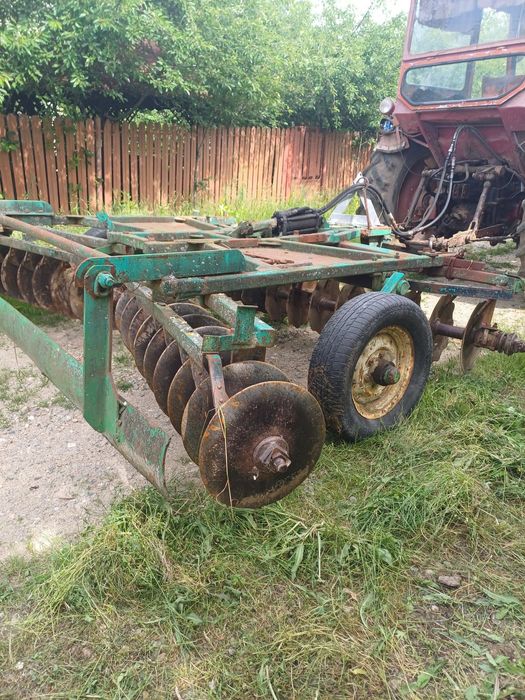 Vand utilaje pentru tractor
