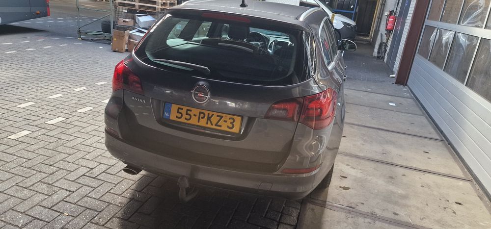 Vand opel astra j