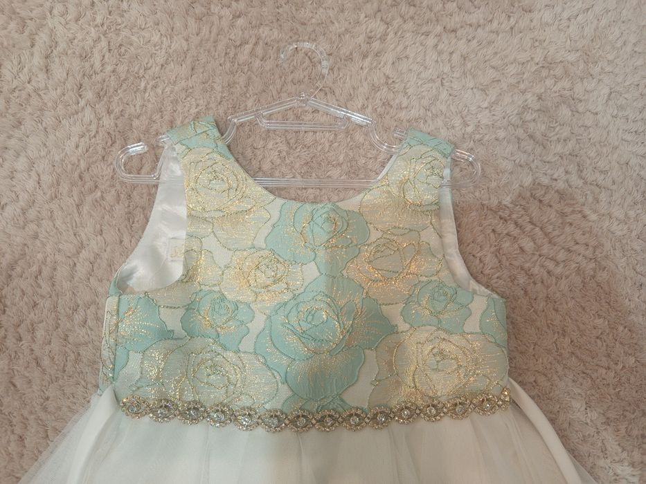 Страхотна детска рокля