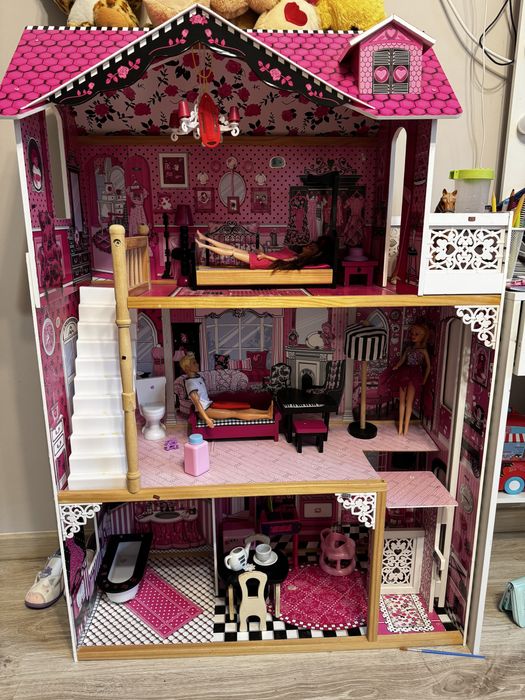 Casa de papusi din lemn