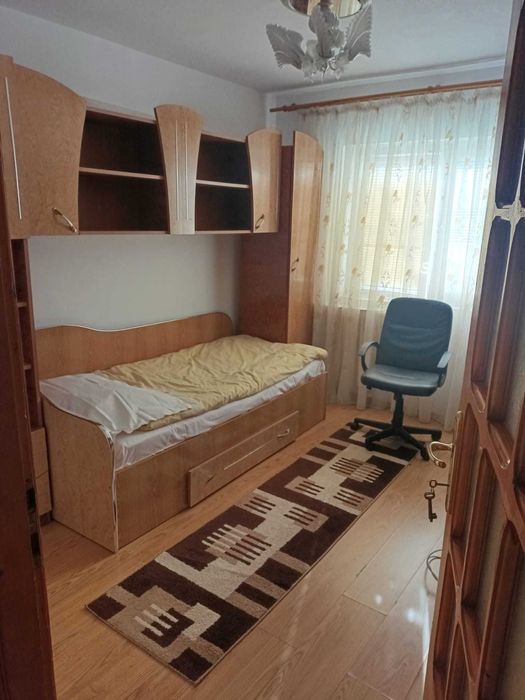Inchiriez pe termen lung apartament 3 camere- 1 Mai, strada Stefan Berceanu