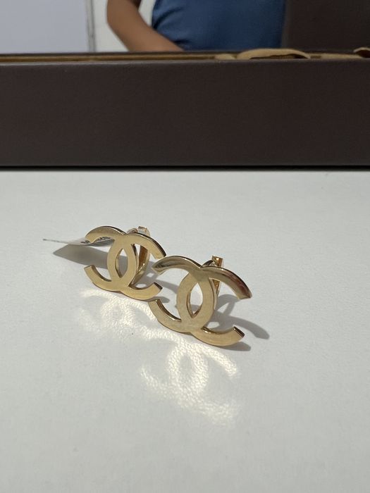 Золотые сережки Шанель
