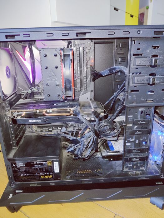 eSport компютър: процесор i7 9700KF, видеокартаRX6600 XT,без HDD / SSD