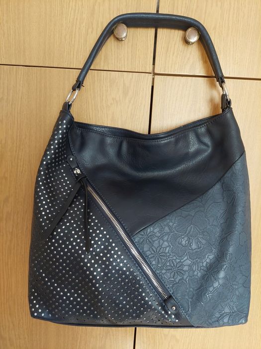 Елегантна дамска чанта в синьо