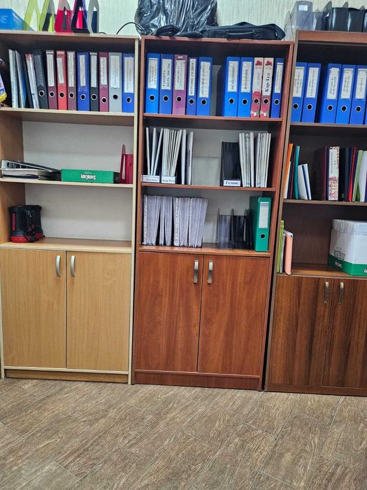 офисная мебель (столы, шкафы, стулья)