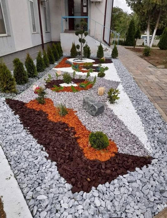 Amenajez gradini spați verzi cu plante naturale